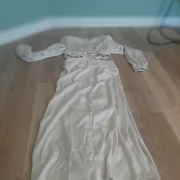 Pale pink dress, peekaboo style. - Picture 4 of 5